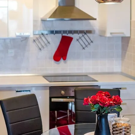 Appartement With View, Magis Red