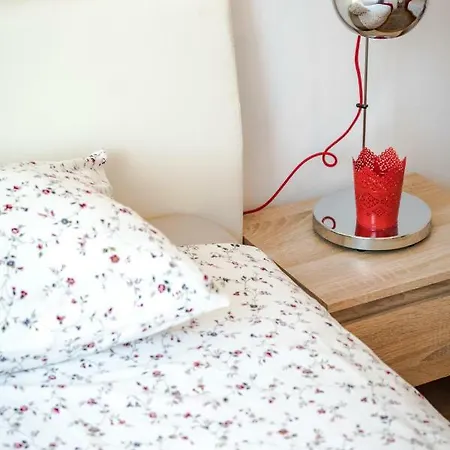 Appartement With View, Magis Red Split