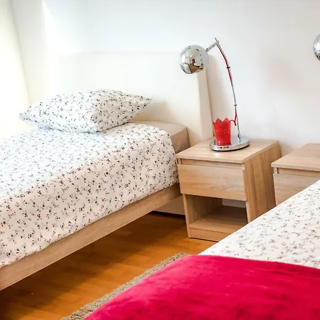Appartement With View, Magis Red *